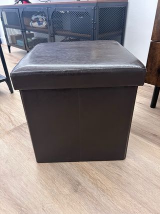 Puff de piel marrón