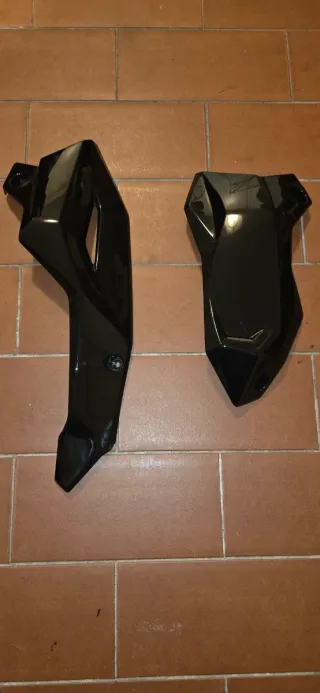 Puntale Kawasaki Z900 2020-2024 Nero Lucido