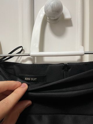 Falda Mango Suit Negra. Talla 34.