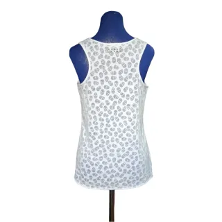 Camiseta con calaveras.