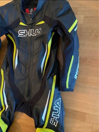 Mono de moto SHUA negro y amarillo