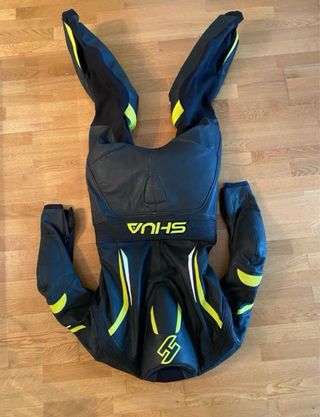 Mono de moto SHUA negro y amarillo