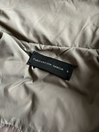 Plumifero Purificación García  Mujer