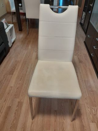 Sillas de comedor grises y plateadas