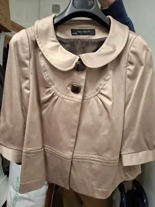 Chaqueta Zara Beige Satinada Botones