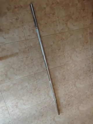 Barra de gimnasio cromada