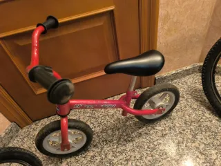 Bicicleta sin pedales Chicco roja