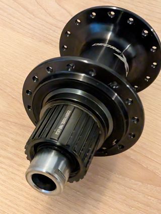 Cubo Traseiro Shimano XT 32F CL MS 12x148mm