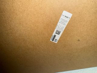 Mesa blanca con patas regulables