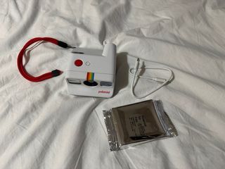 Cámara Polaroid Go Gen 2 + carrete