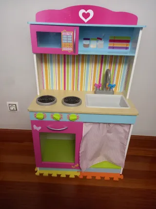 Cocina de juguete de madera con accesorios