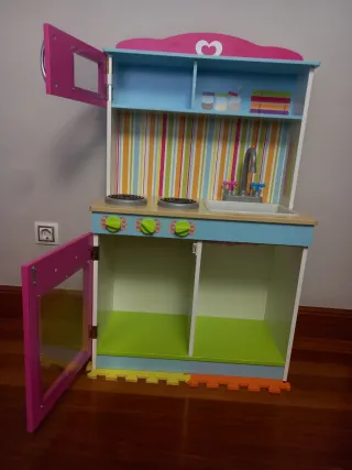 Cocina de juguete de madera con accesorios