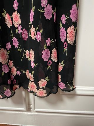 Falda floral Benetton negra