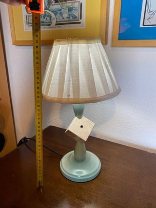 Lámpara de mesa con dado