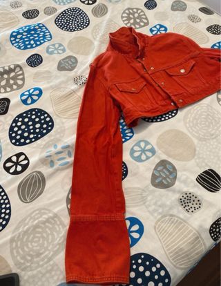 Chaqueta vaquera corta roja