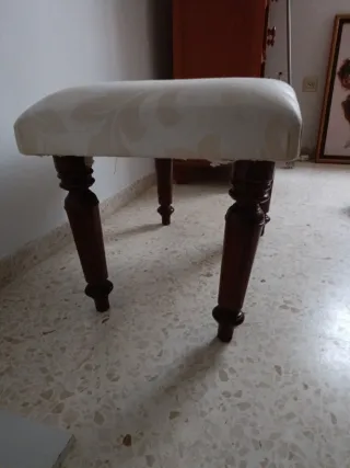 Reposapiés tapizado madera