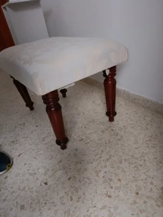 Reposapiés tapizado madera