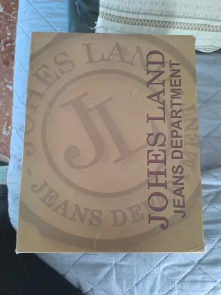 Stivaletti beige con dettagli oro