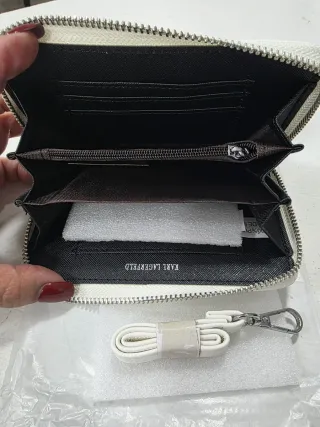 Billetera  Blanca con Llavero