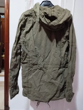 Chaqueta XDYE verde militar con capucha