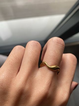 Anillo dorado acero