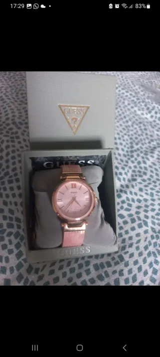 Reloj Guess Dorado Mujer
