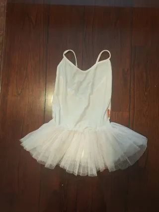 Traje de ballet con tutú blanco