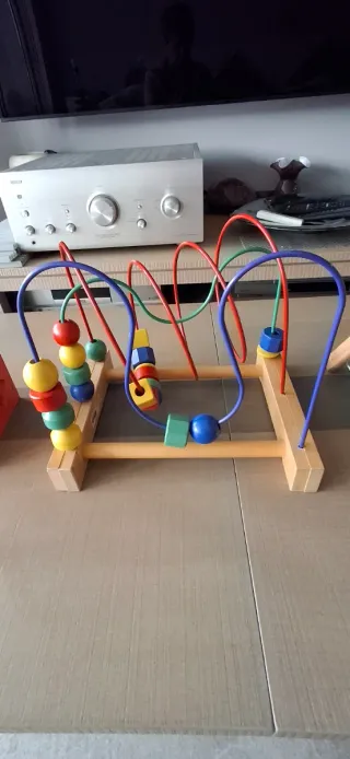 Juguetes madera: ábaco y encajables