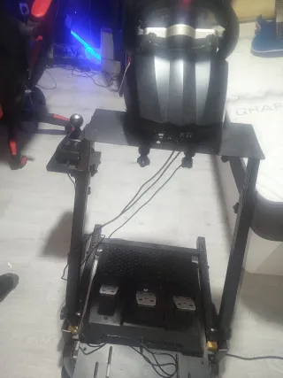 Volante gaming + soporte para el volante y cambios