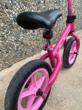 Bicicleta rosa infantil Chicco sin pedales