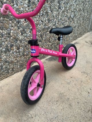 Bicicleta rosa infantil Chicco sin pedales