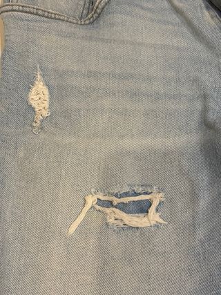 Bermuda tejana Celio desgastada