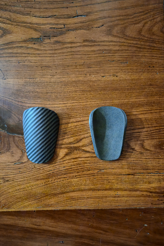 Mini parastinchi calcio carbonio