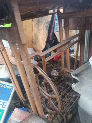 Máquina de coser Refrey antigua