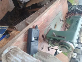 Máquina de coser Refrey antigua