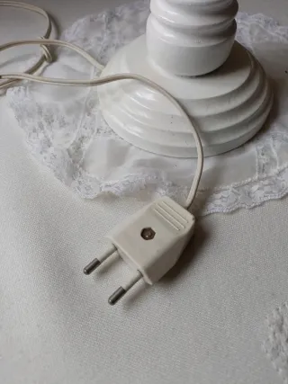 Lámpara de mesa papel y plástico