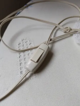 Lámpara de mesa papel y plástico