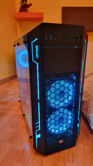 PC Gaming Versus con luces LED