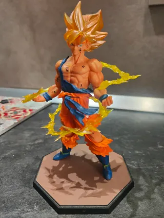 Goku Figura Dragón Ball Rayos Energía