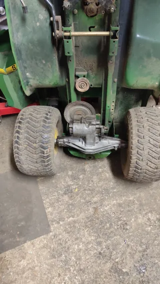 Grupo tractor cortacésped John Deere