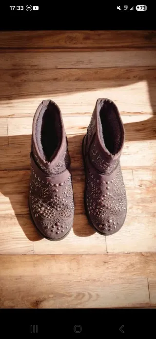 Stivali con pelo grigi