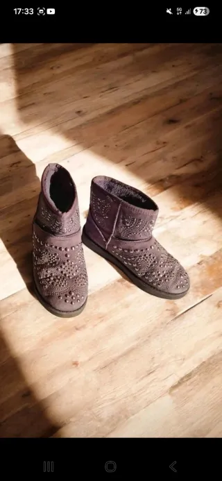 Stivali con pelo grigi