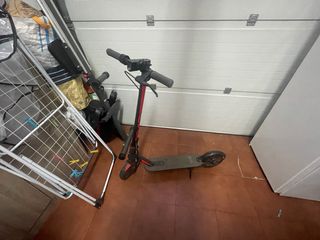 Patinete Eléctrico Negro y Rojo