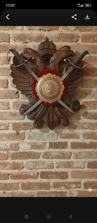 Escudo Águilas Madera con Espadas anticuario