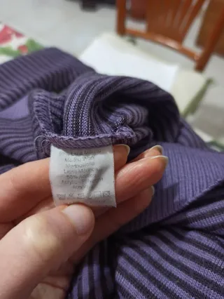 Maglia a righe viola e nere