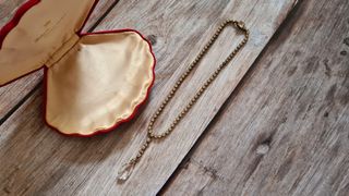 Collana vintage con cristalli e pendente a goccia