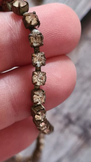 Collana vintage con cristalli e pendente a goccia