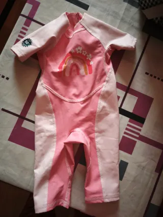 Neopreno bebé rosa 50 UV. 12 meses