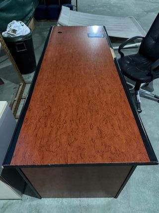Mesa de escritorio oficina color nogal
