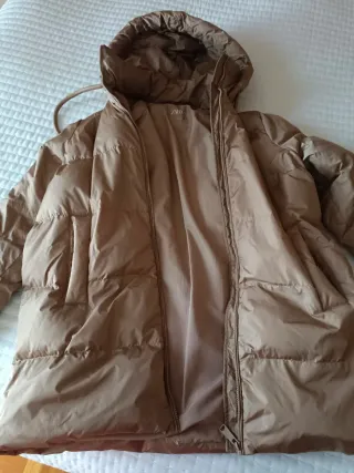 Abrigo plumífero Zara beige talla S